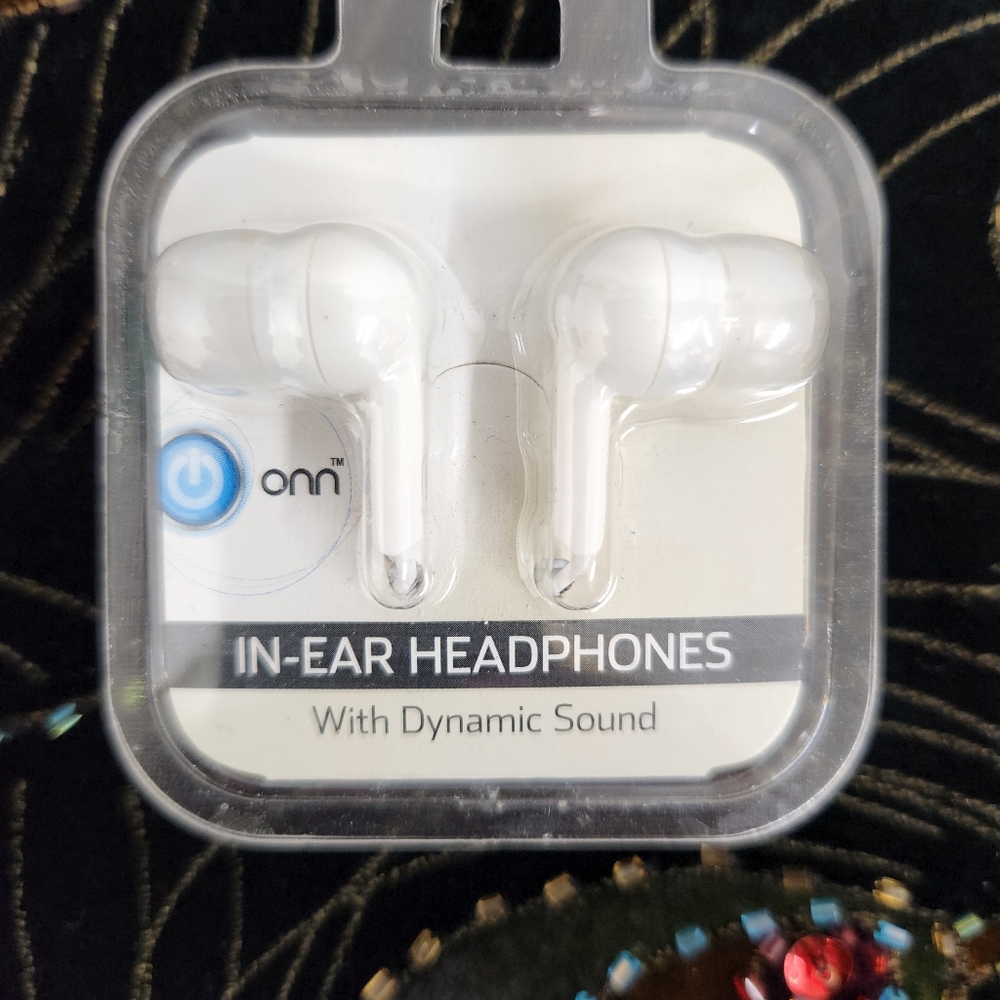 NWOT Onn Earbuds